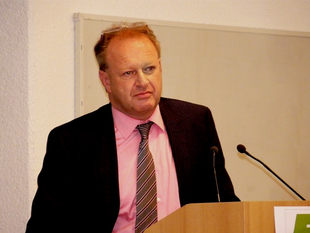 Herrn Holger Nüßlein, Rechtsdirektor der Stadt Ansbach zum Thema "Flüchtlings- und Asylpolitik in der Praxis der Kommunen"